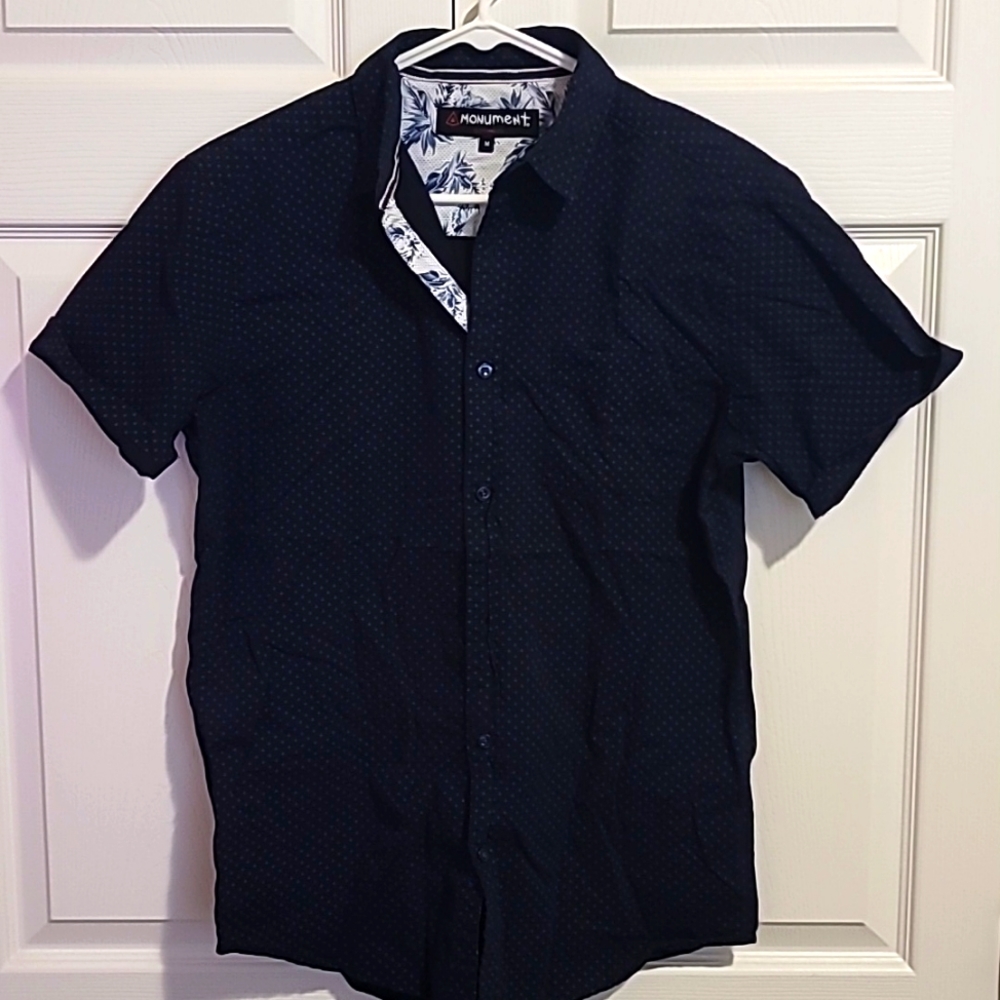 Monument Button-Up